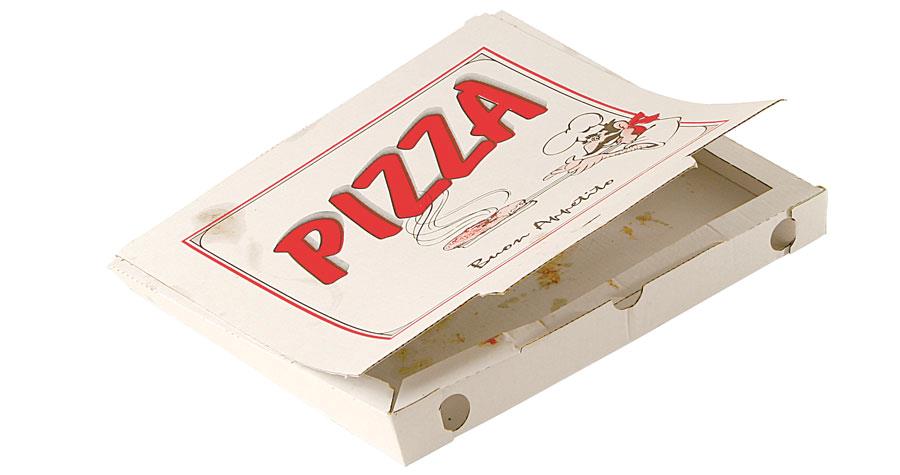 Pizzabakken fra pizzeriaet er beskidt pap og kan ikke genanvendes. Den skal i skraldespanden til restaffald.